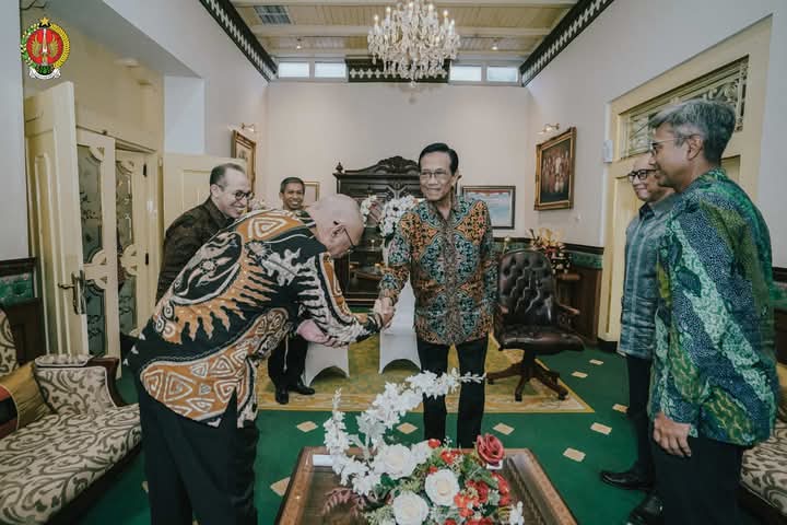 Dubes Lulusan UGM
