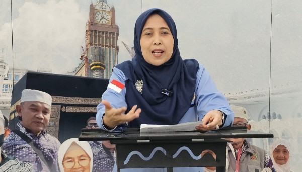 Musytasyar Dini Ny. Hj. Badriyah Fayumi