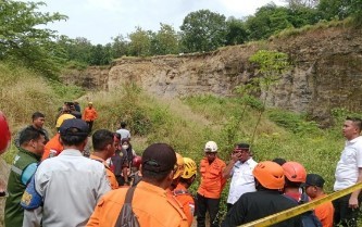 Tambang Cirebon Longsor