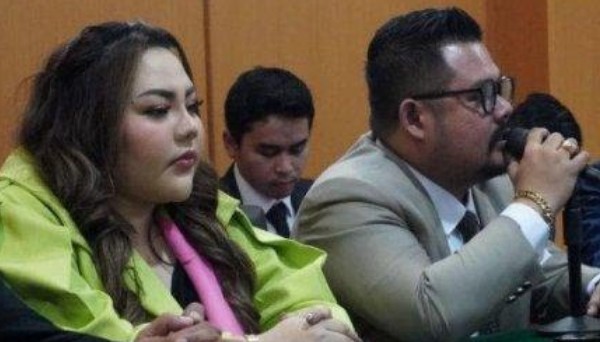 Lisa Gugat Ridwan Kamil