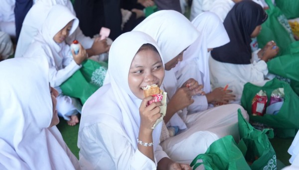 Anak Yatim Makan Bergizi Gratis
