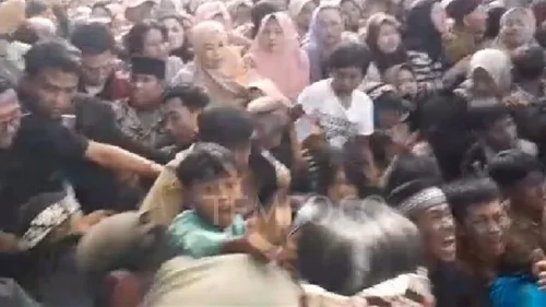 Berebut Makan Gratis