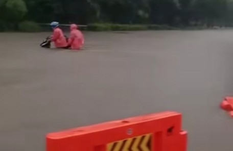 Banjir Kepung Jakarta, Ratusan Jiwa Mengungsi