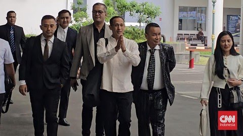 nadiem-tiba-di-kejagung-untuk-diperiksa-soal-laptop-1752545353578_169