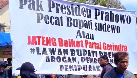 Demo Warga Pati