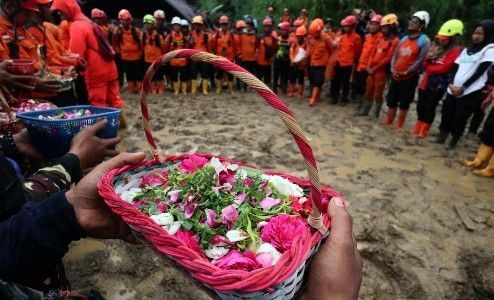 Tabur Bunga Banjarnegara