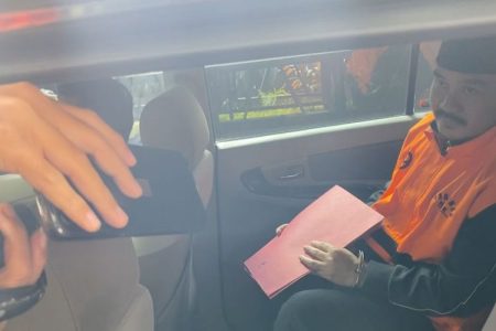 Bupati Bekasi Ade ditangkap KPK