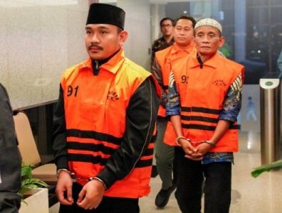 Bupati Bekasi dan Baba Terjaring OTT KPK