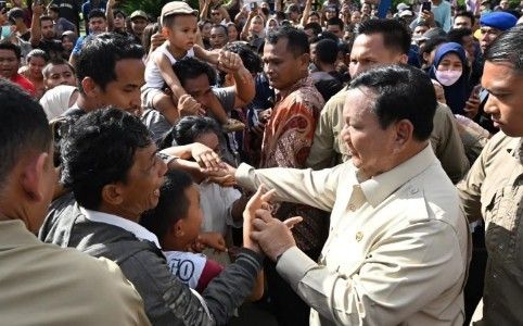 Prabowo Tinjau Posko Korban Longsor Sumut