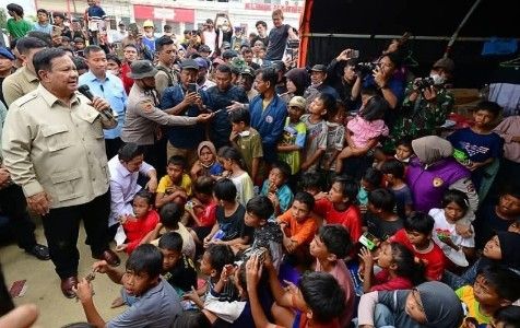Presiden Prabowo Subianto mengunjungi Kabupaten Aceh Tamiang, Provinsi Aceh, meninjau posko pengungsian di wilayah terdampak bencana pada Jumat, 12 Desember 2025. (Foto: BPMI Setpres)