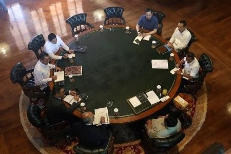 Presiden Prabowo Pimpin Rapat