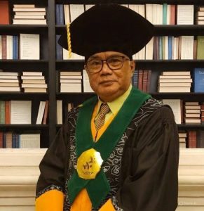Prof. Achmad Kholiq (Guru Besar Universitas Islam Negeri Syech Nurjati Cirebon).