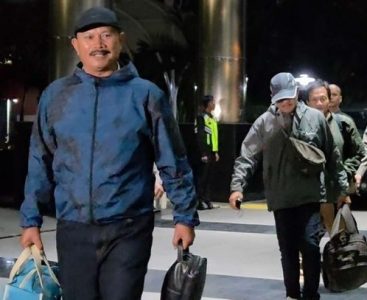 Wali kota Madiun Maidi dan rombongan Digelandang