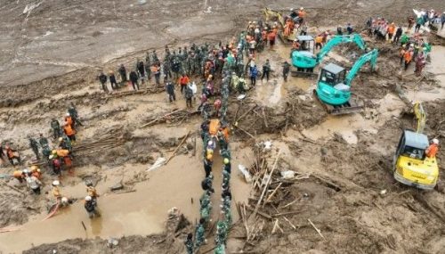 Operasi SAR Bandung Barat: 38 Kantong Jenazah Dievakuasi dan Diserahkan ke Tim DVI