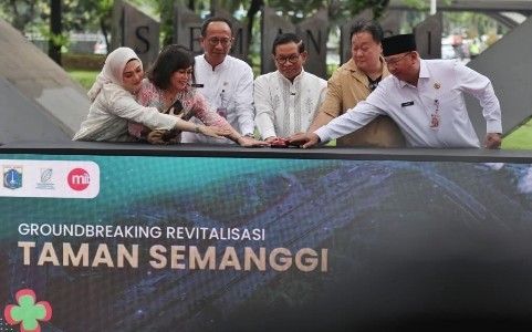 Gubernur DKI Jakarta, Pramono Anung, secara resmi melakukan peletakan batu pertama (groundbreaking) revitalisasi Taman Semanggi, Jakarta Pusat,