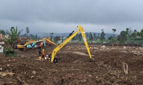 Pencarian korban longsor Cisarua