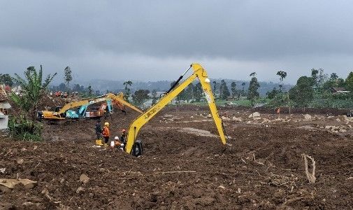 Pencarian korban longsor Cisarua