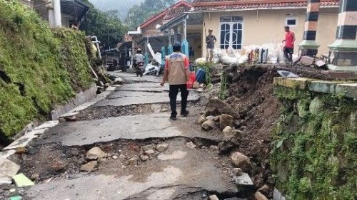 Tanah Bergerak Tegal