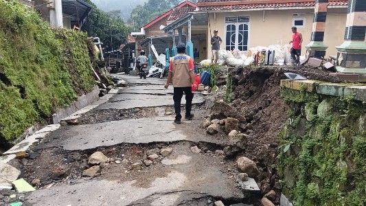 Tanah Bergerak Tegal