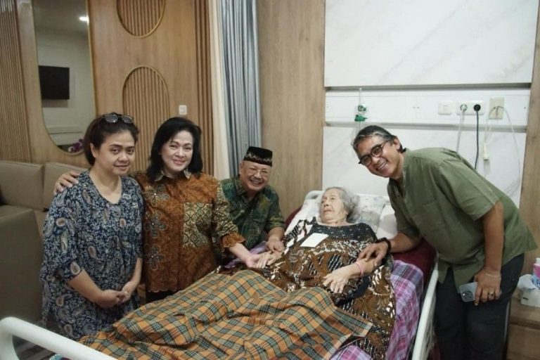 Ibu Meryati Hoegeng