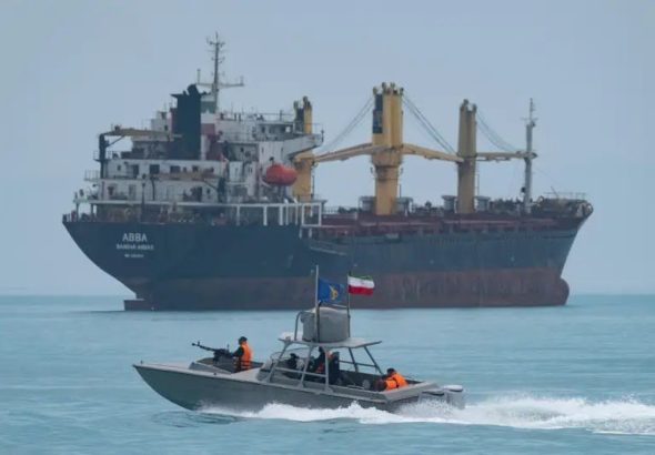 Kapal Iran di Selat Hormuz