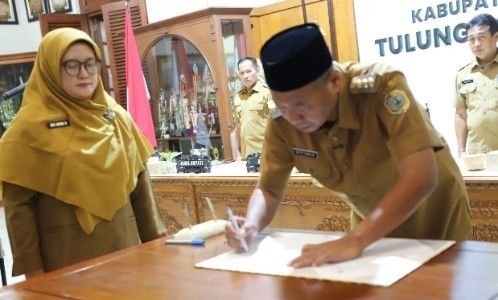 Bupati Tulungagung Gatut Sunu