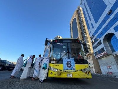 Bus Sholawat siap melayani jemaah 24 jam di Makkah