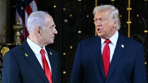 PM Israel Benjamin Netanyahu (kiri) dan Presiden AS Donald Trump