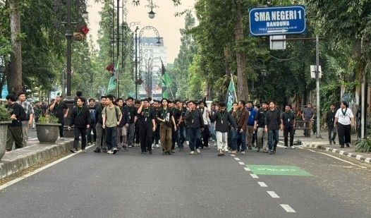 HMI Bandung Long March Pendidikan Politik Suarakan Tiga Tuntutan