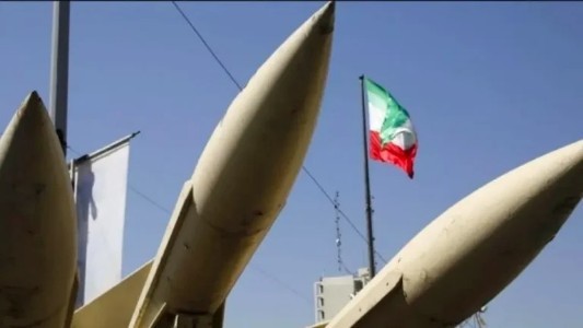 Rudal dan Bendera Iran
