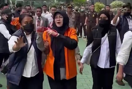 dokter Tifa baju tahanan