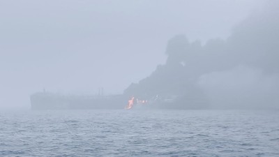 kapal-tanker-militer-as-meledak