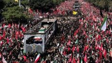 lautan-pelayat-iringi-arak-arakan-peti-jenazah-khamenei