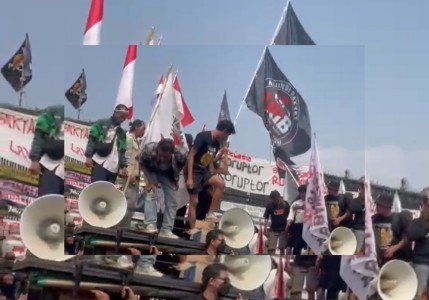 demo Aliansi Masyarakat Pati Bersatu