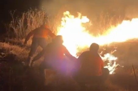 gunung Bromo terbakar