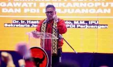 Sekjen PDIP Hasto Kristiyanto berikan keterangan pers terkait putusan MA soal ijazah Gibran