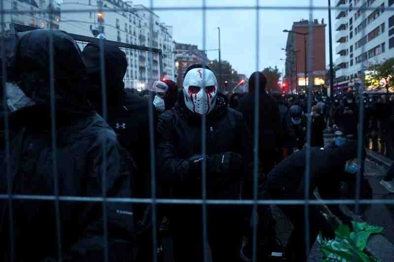 Demo Prancis Berlanjut